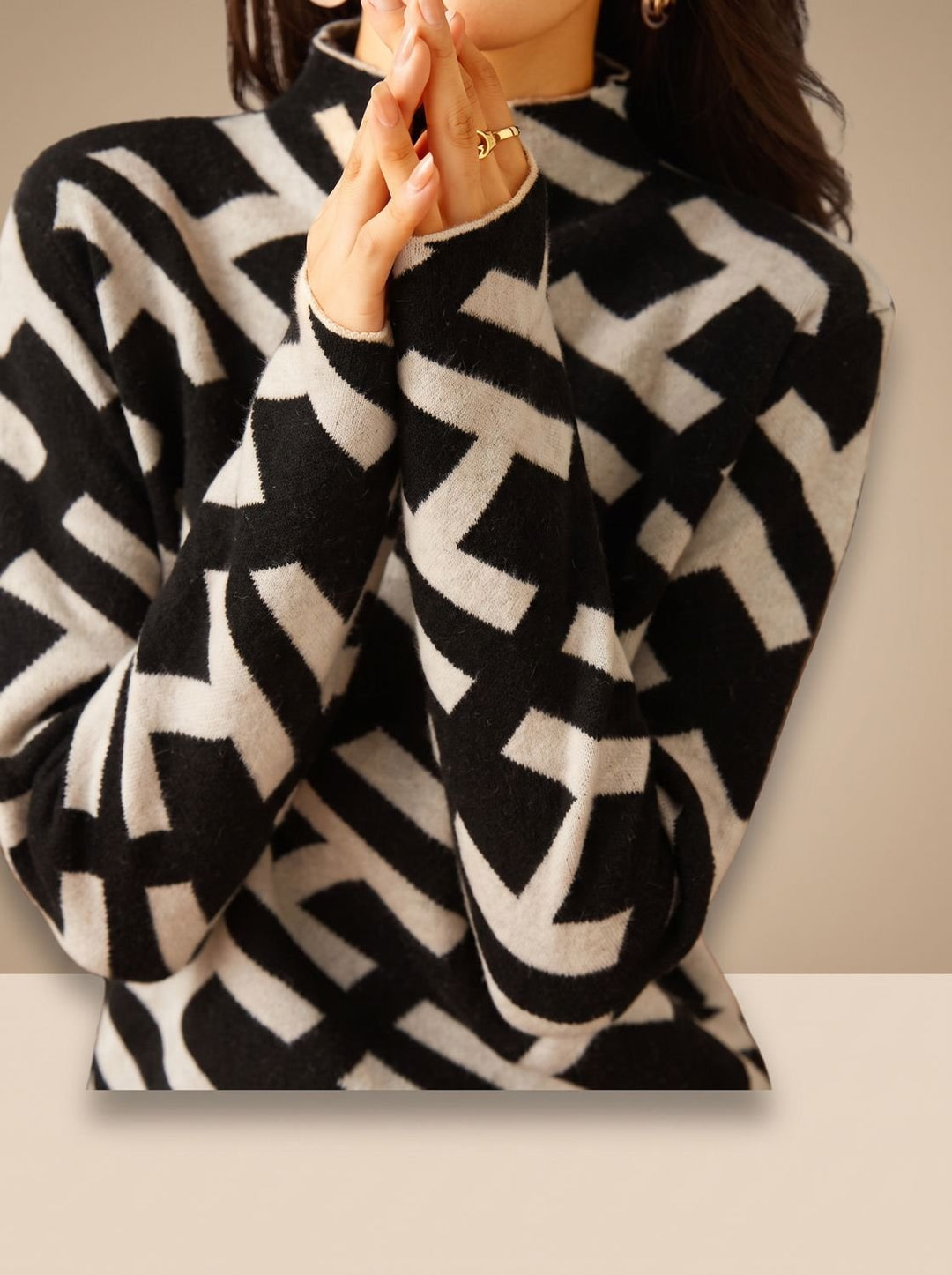 Damen Rollkragenpullover mit geometrischem Monogramm-Muster