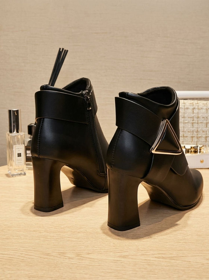 Damen Spitzschuh Ankle Boots mit Blockabsatz und Schnalle