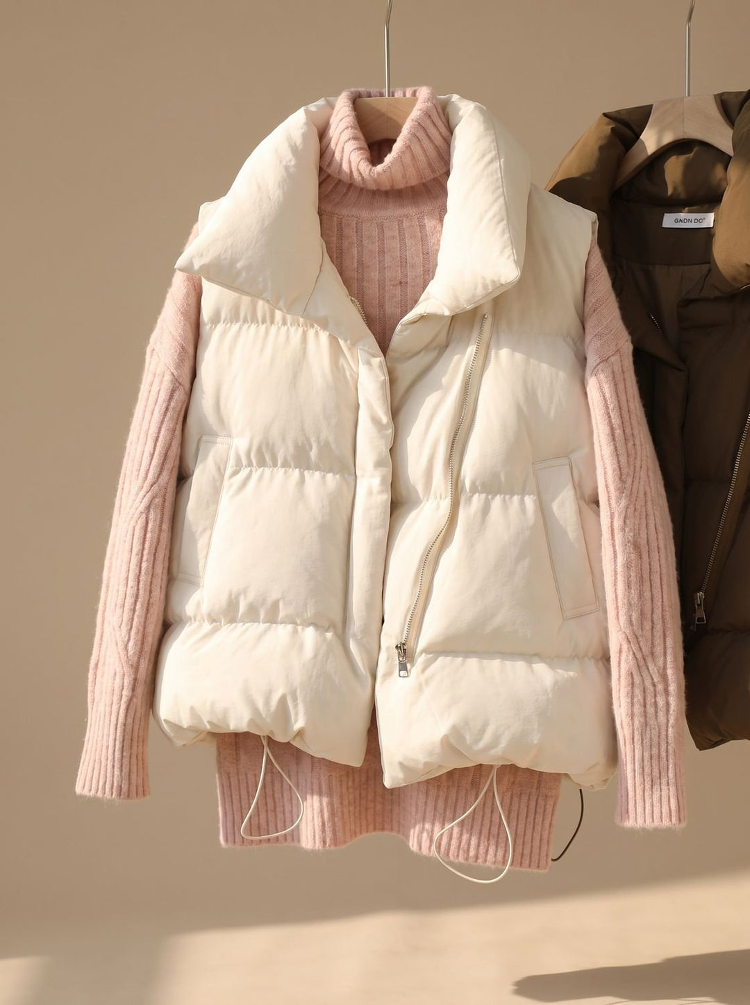 Damen Steppweste Bodywarmer mit Schalkragen Zweiwege-Reißverschluss Boxy-Schnitt - Cremeweiß