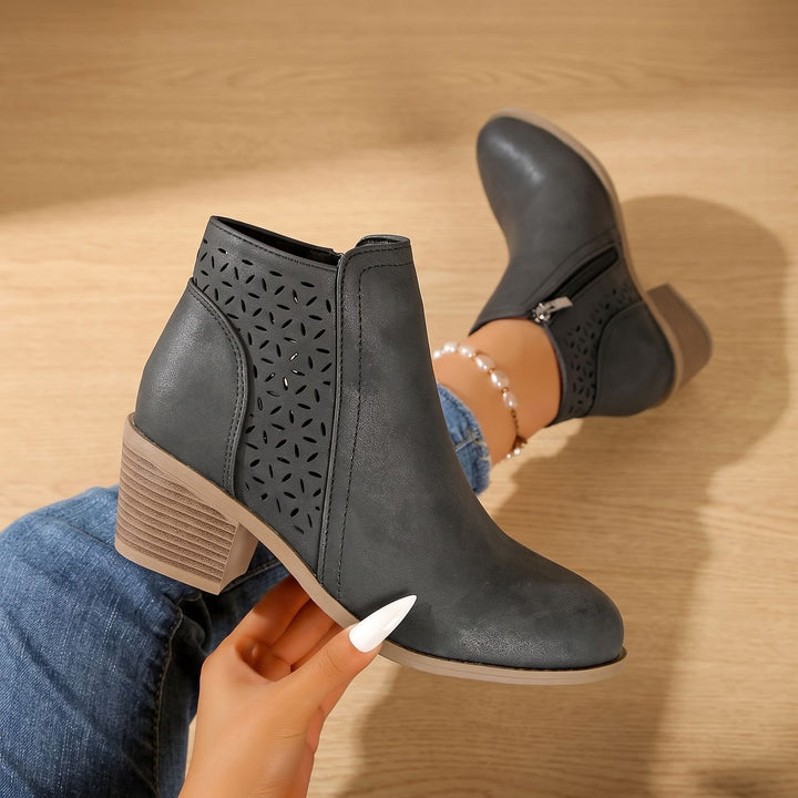 Damen Stiefeletten mit Seitlichem Reißverschluss Blockabsatz Ausgestanzt