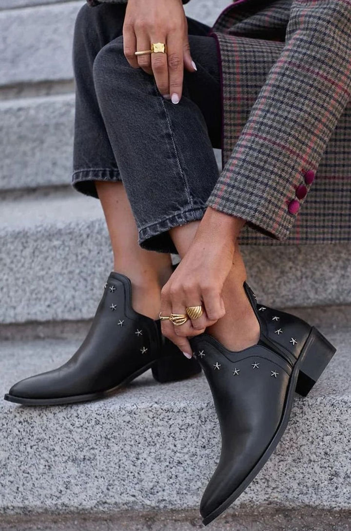 Damen Stiefeletten mit Stern-Nieten Spitzer Zehenbereich Blockabsatz
