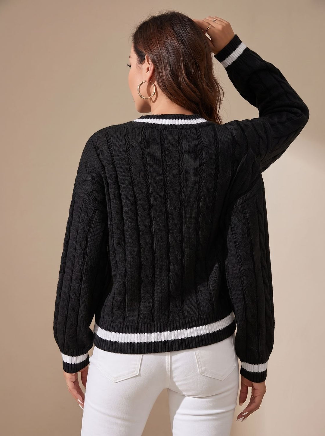 Damen Strickpullover mit Zopfmuster V-Ausschnitt Kontraststreifen
