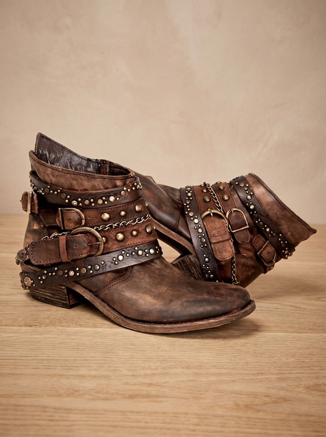 Damen Vintage Western Stiefeletten mit Schnallenriemen Nieten Ketten