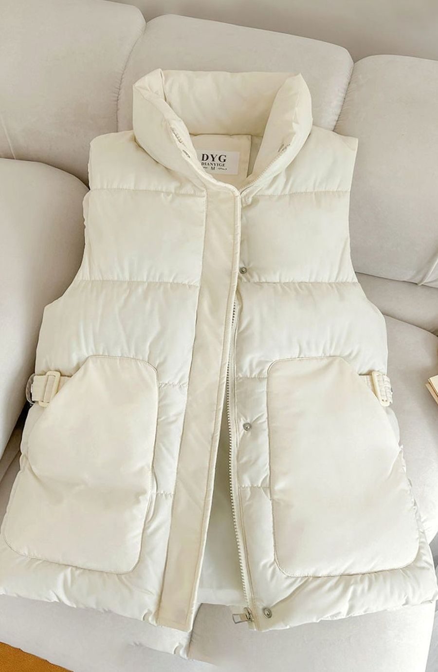 Damen Wattierte Stehkragen-Steppweste mit Pattentaschen und Verstellschnallen - Offwhite