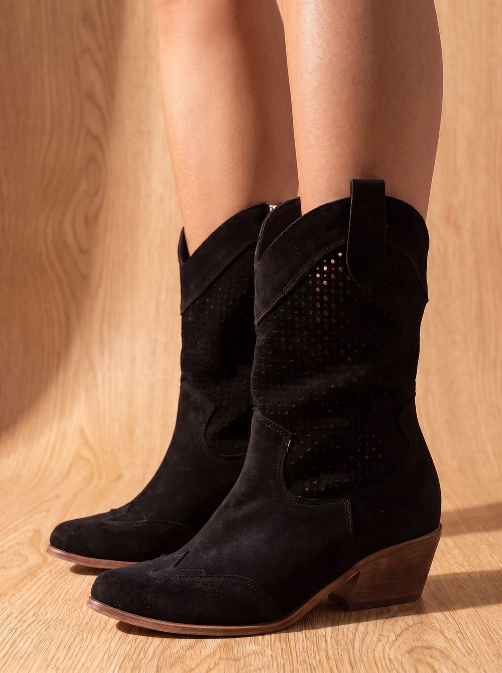 Damen Western Cowboy-Stiefel Perforierter Veloursleder-Look Blockabsatz - Schwarz