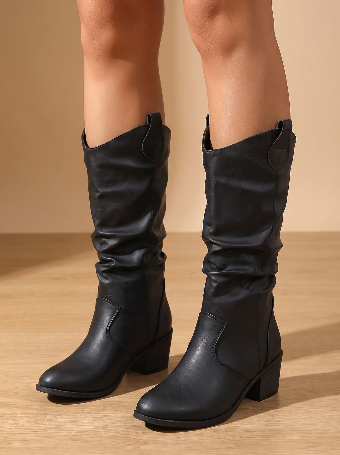 Damen Westernstiefel mit extra weitem Schaft und flachem Absatz