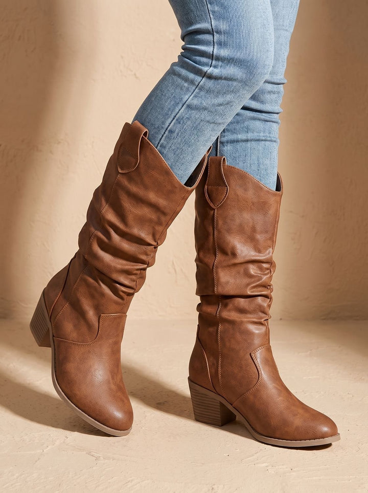 Damen Westernstiefel mit extra weitem Schaft und flachem Absatz