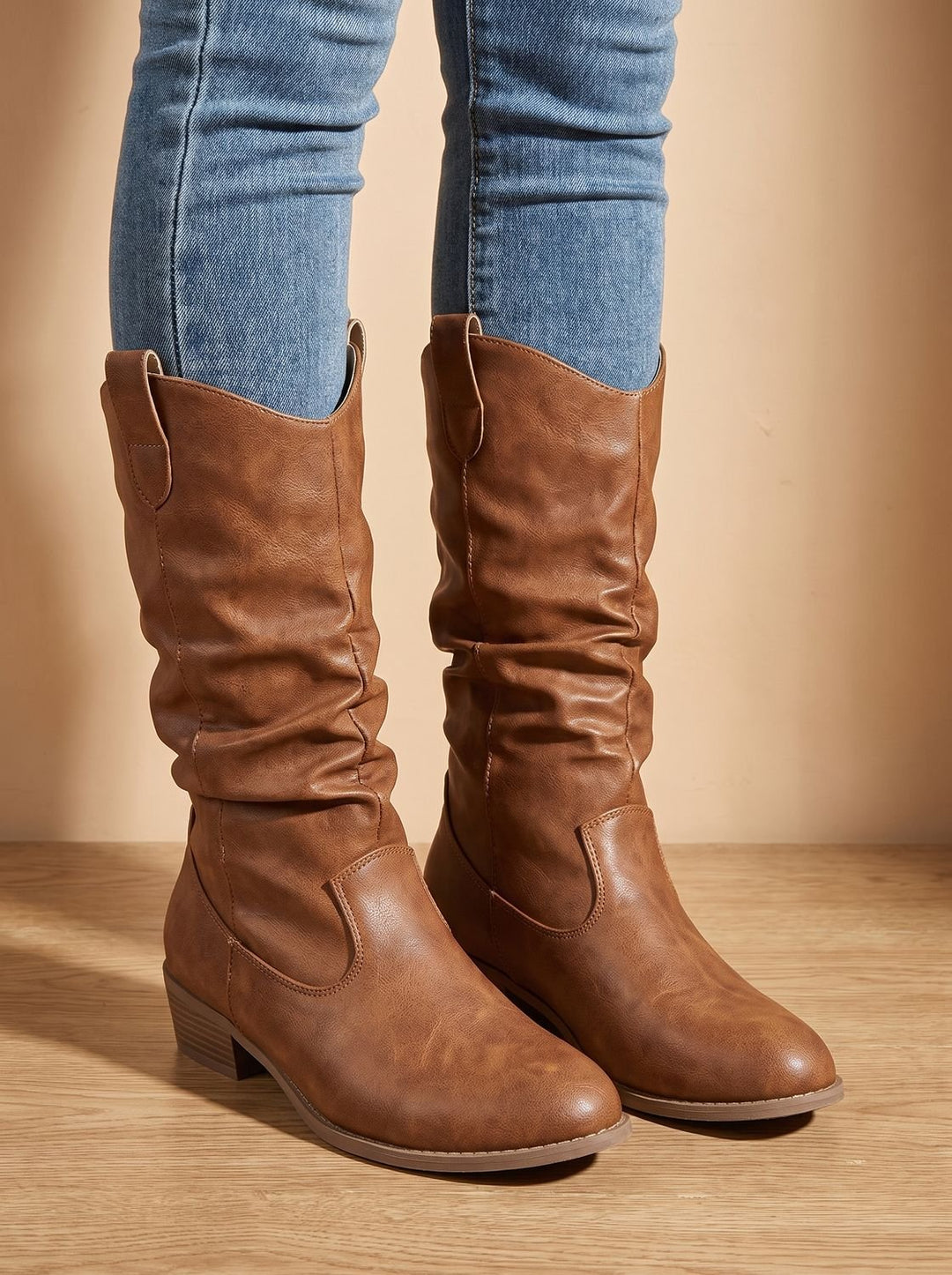 Damen Westernstiefel mit extra weitem Schaft und flachem Absatz