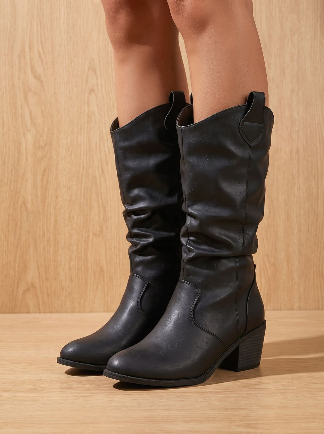 Damen Westernstiefel mit extra weitem Schaft und flachem Absatz