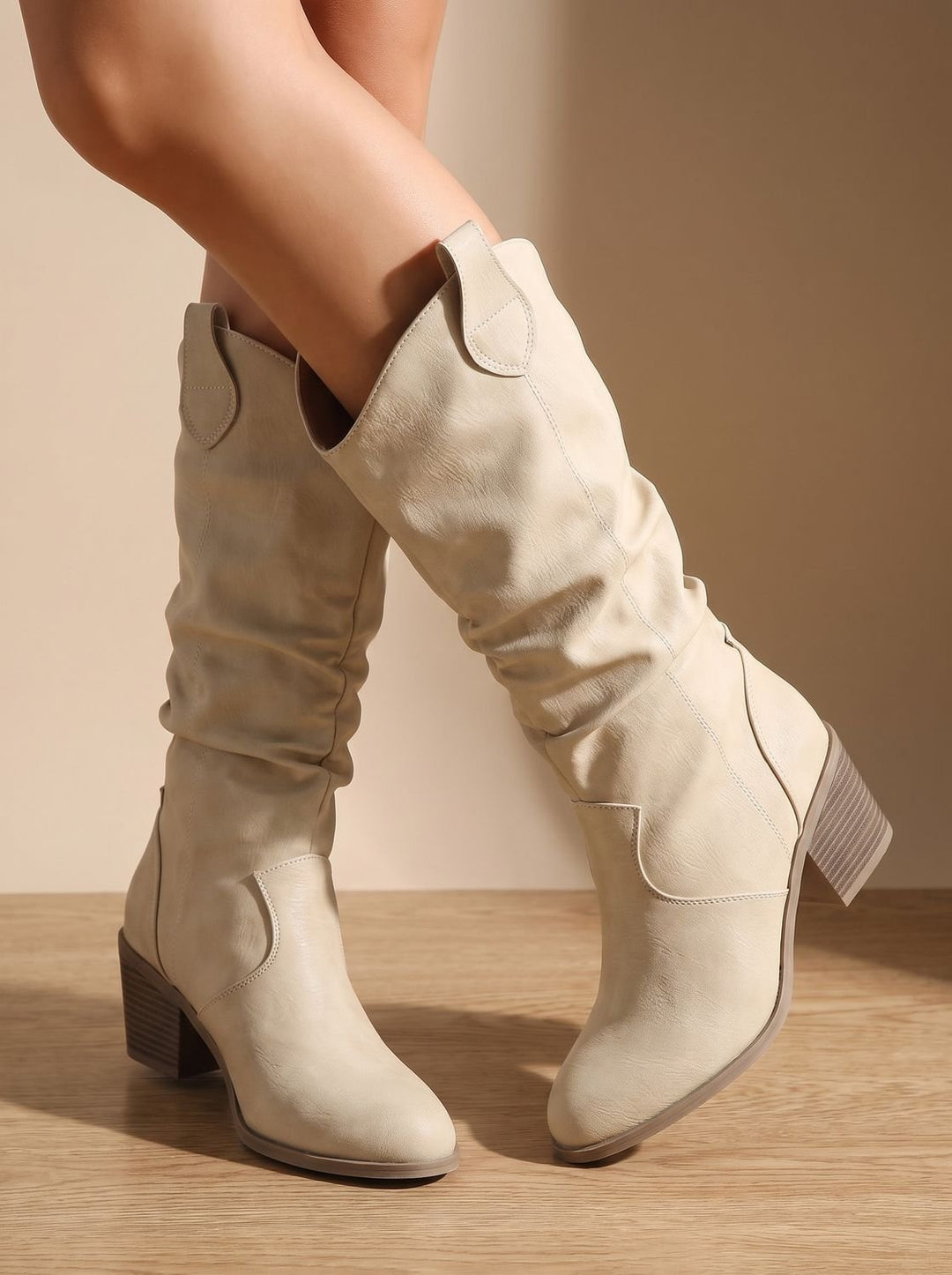 Damen Westernstiefel mit extra weitem Schaft und flachem Absatz