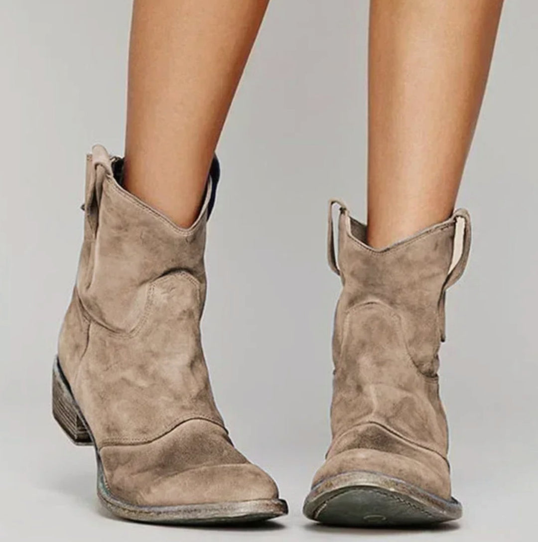 Damen Wildleder-Westernstiefel für einen stilvollen Look mit niedrigem Absatz