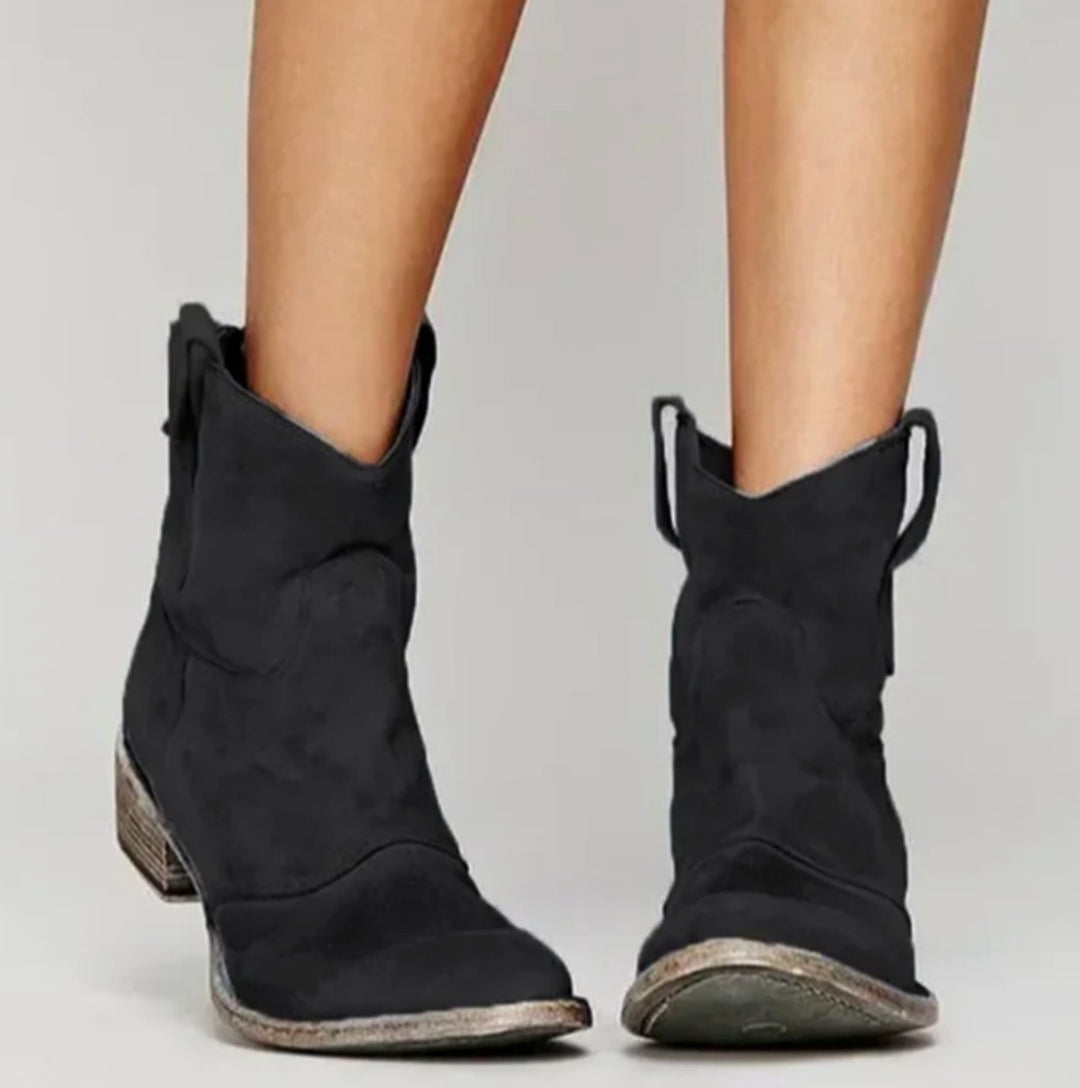 Damen Wildleder-Westernstiefel für einen stilvollen Look mit niedrigem Absatz - Schwarz