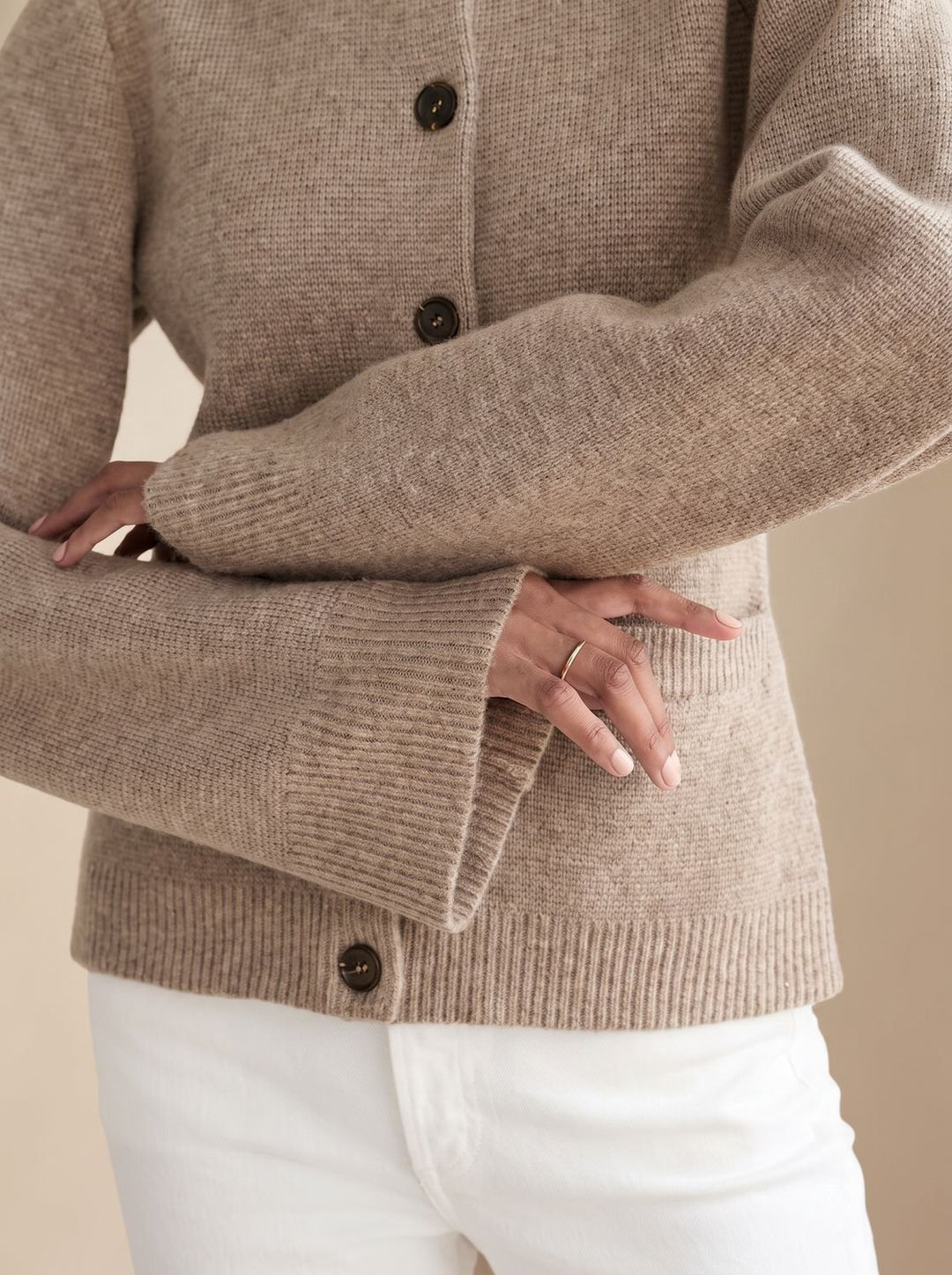 Damen Wollmix-Strickjacke mit Goldknöpfen lockere Passform - Taupe