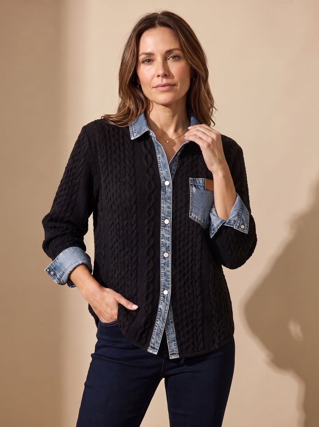Damen Zopfstrick-Overshirt mit Denim-Kragen und Knopfleiste