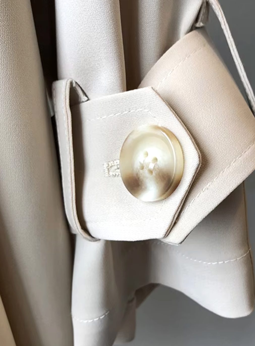 Eleganter langer Damen-Trenchcoat wasserabweisend doppelreihig