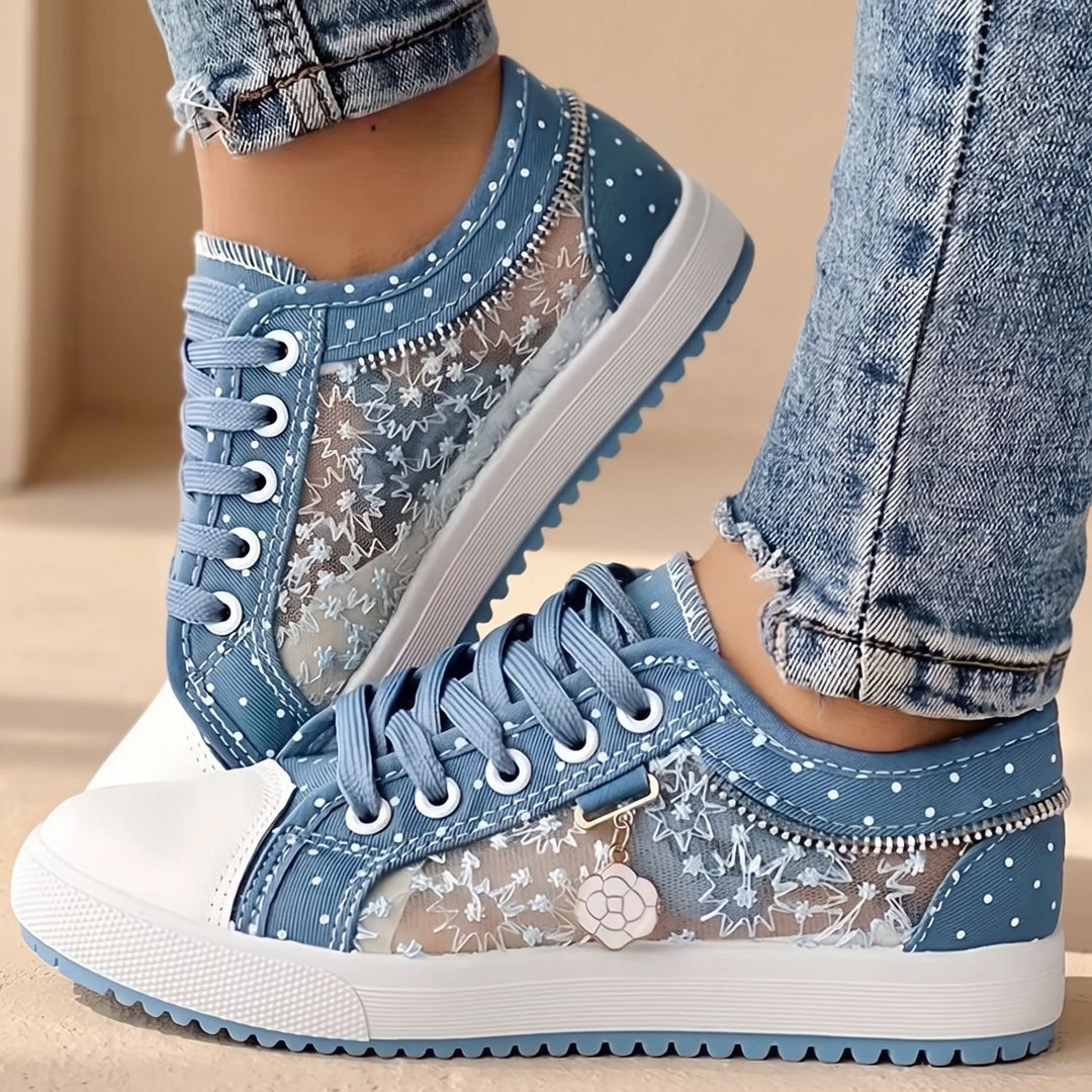 Elena Damen Sneaker mit Spitzenbesatz Reißverschluss Blumendetail - Hellblau