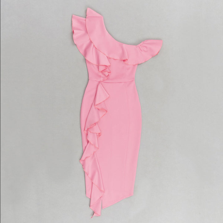 Figurbetontes asymmetrisches Rüschen-Midikleid mit One-Shoulder-Ausschnitt
