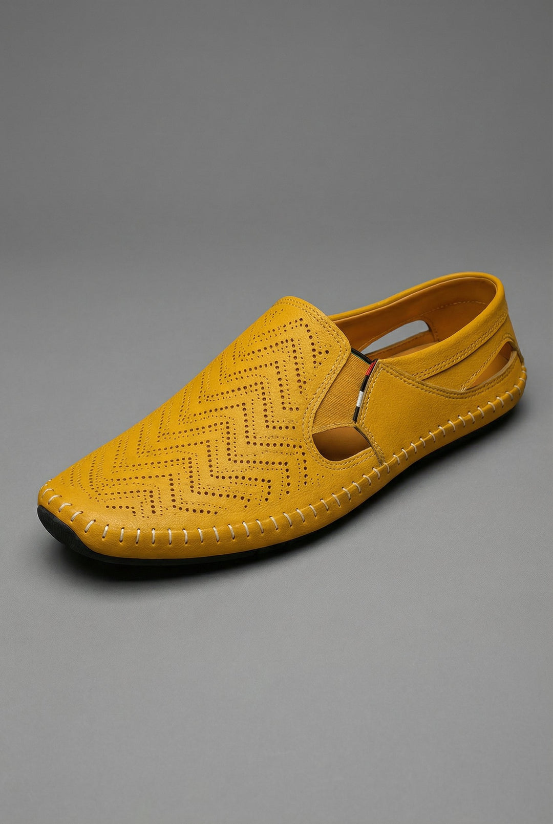 Herren atmungsaktive perforierte Slip-On Loafer mit Handnaht - Yellow