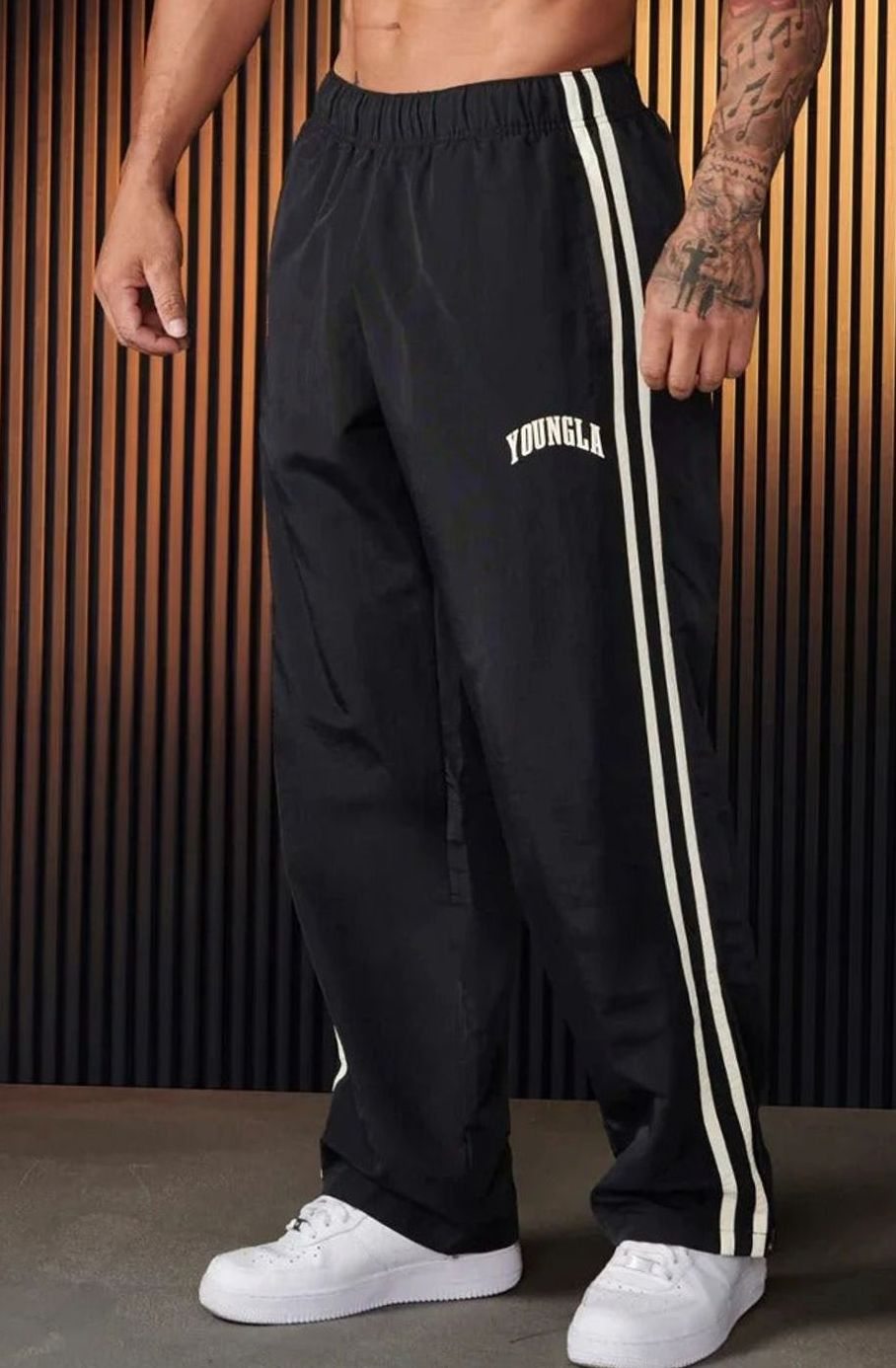 Herren Jogginghose mit seitlichen Streifen elastischem Bund - Schwarz