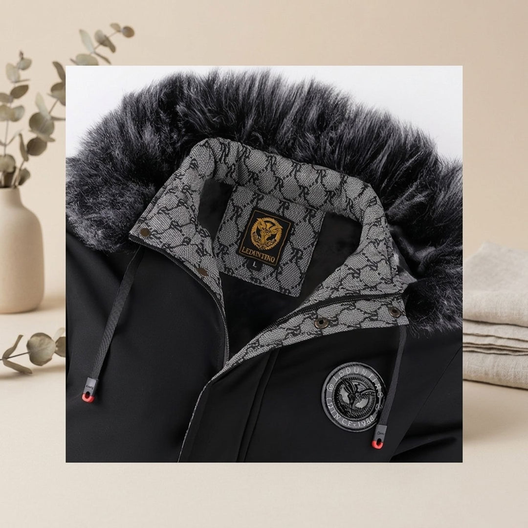 Herren Wintermantel mit Fellkapuze und Mehrfachtaschen