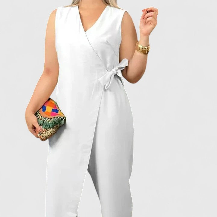 Emma | Damen Ärmelloser Jumpsuit mit Wickeloptik und Taillengürtel